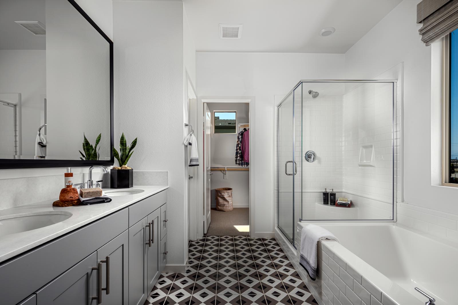 Primary Bath | Plan 2 | Rohe | neuhouse | New homes in Ontario, California | Landsea Homes