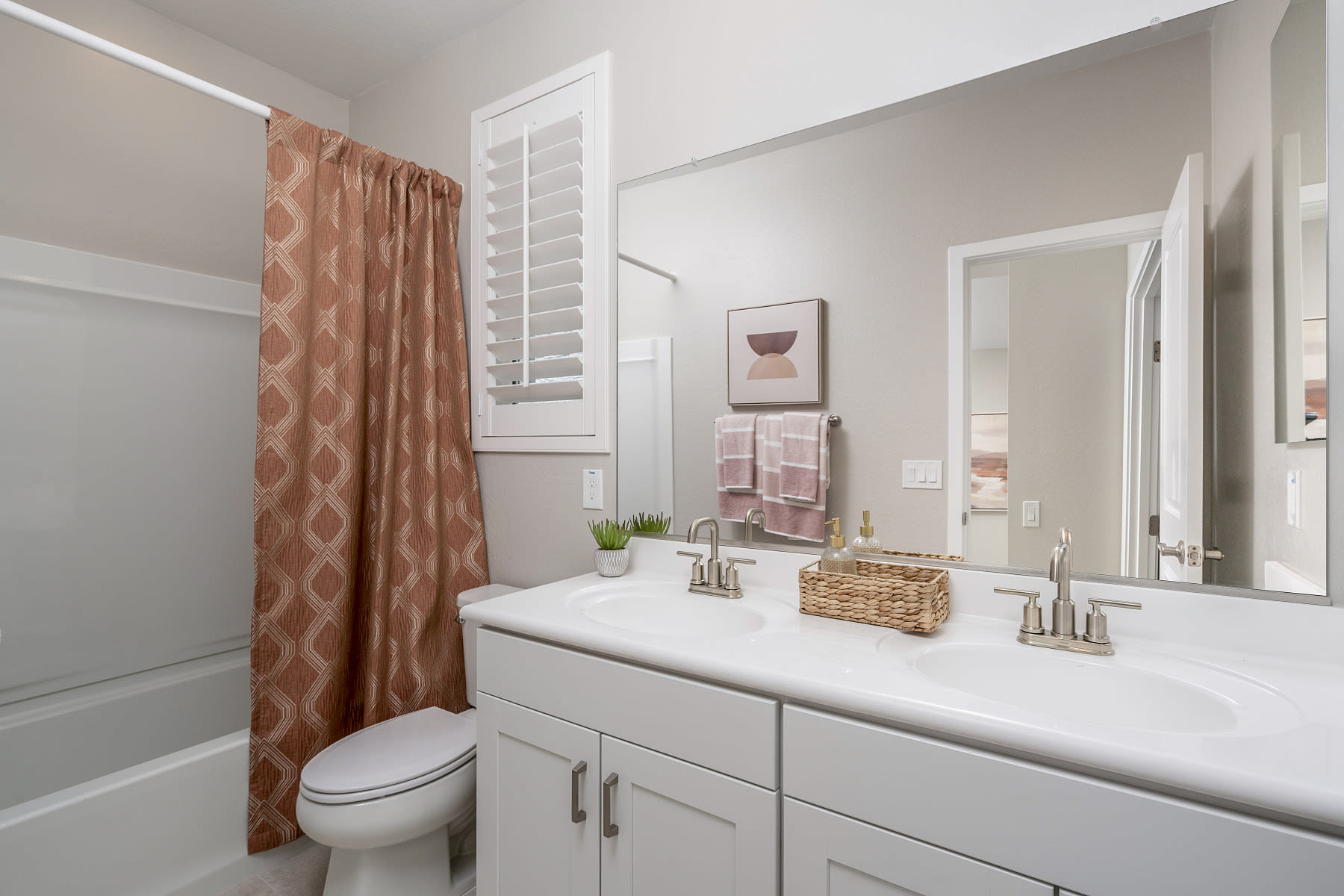 Bathroom | Sabino | Bentridge – Canyon Series | New Homes in Buckeye, AZ | Landsea Homes