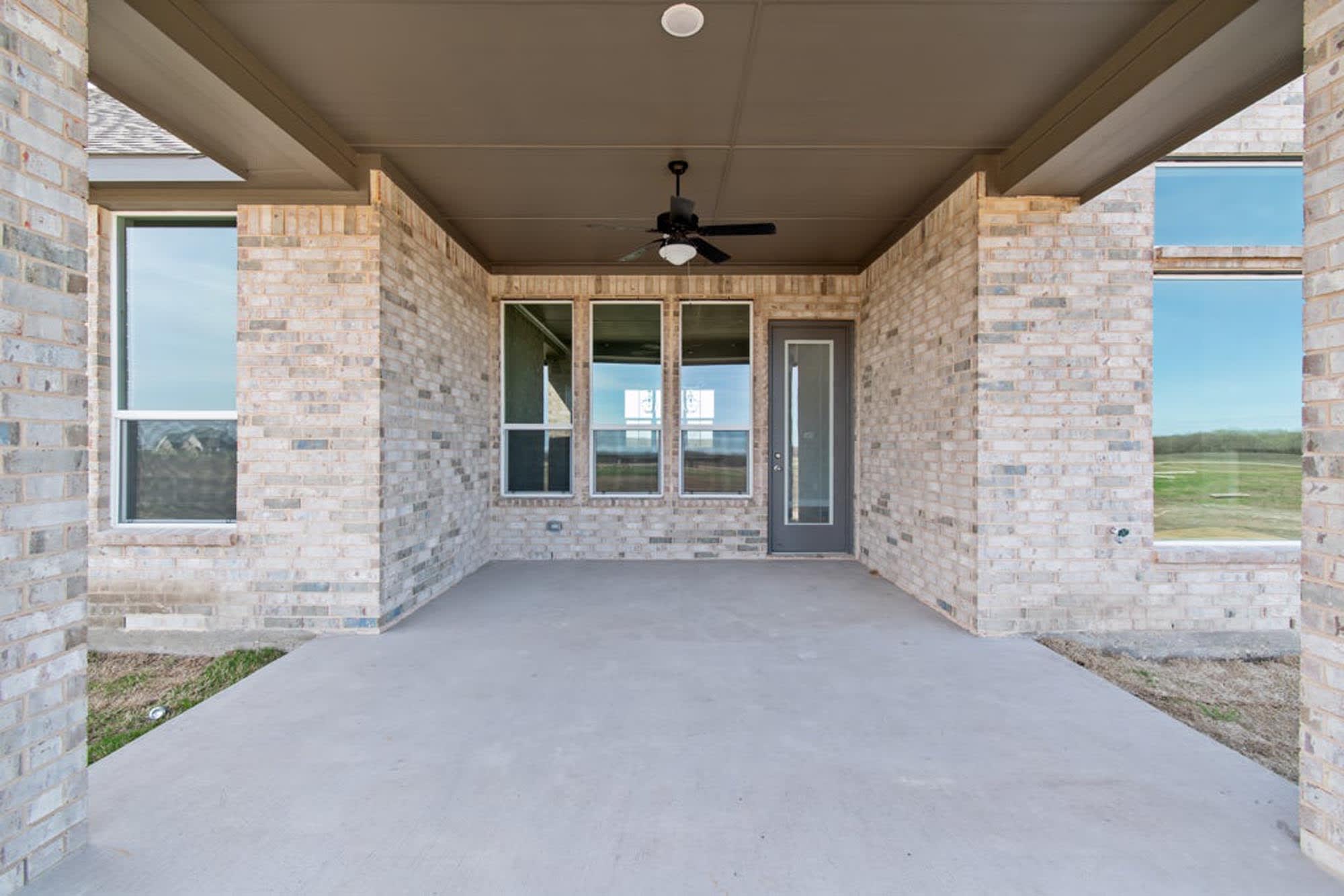 Entry | Concept 2797 at Hidden Creek Estates in Van Alstyne, TX by Landsea Homes