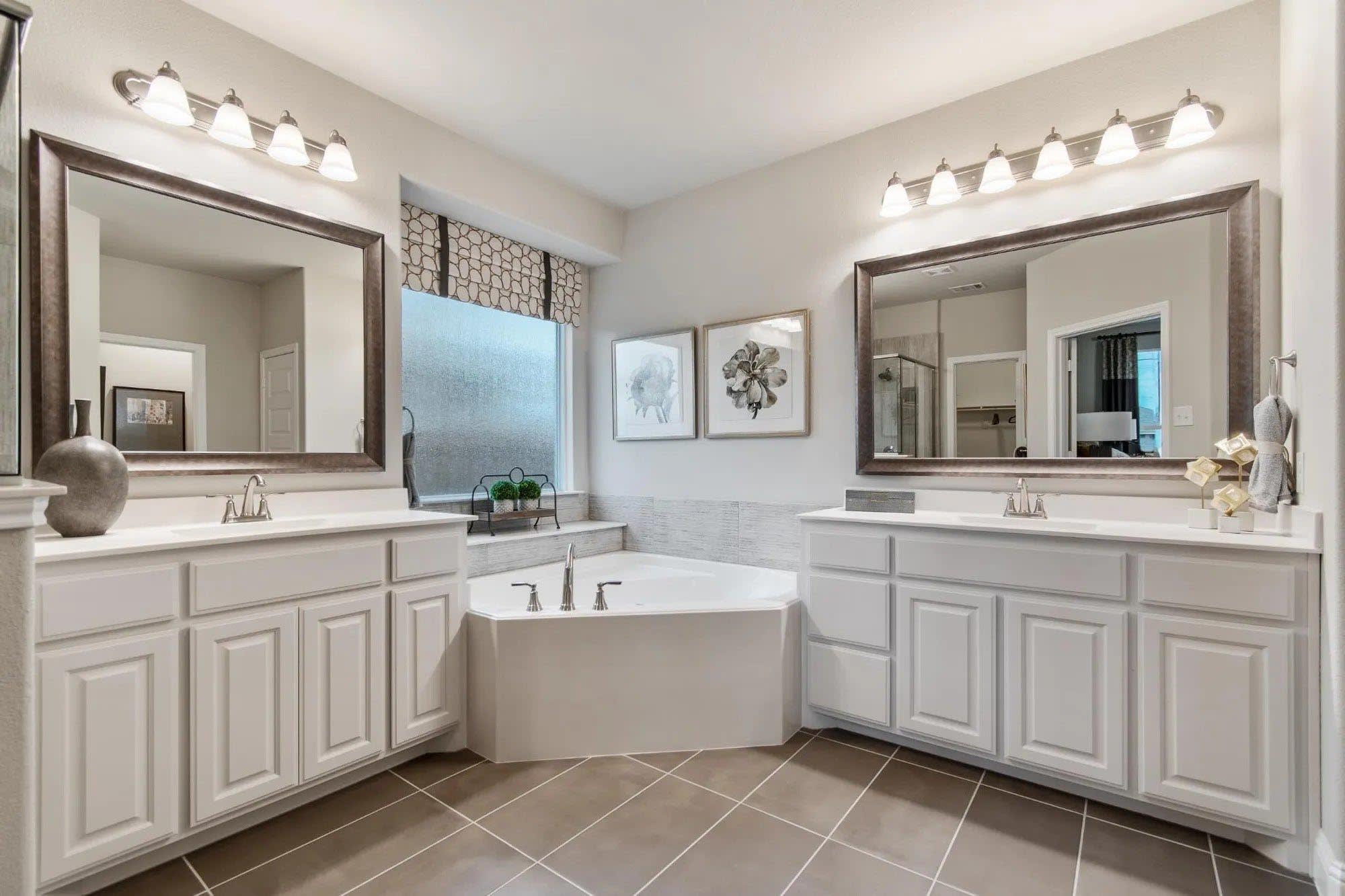 Primary Bathroom | Concept 3135 at Villages of Walnut Grove in Midlothian, TX by Landsea Homes