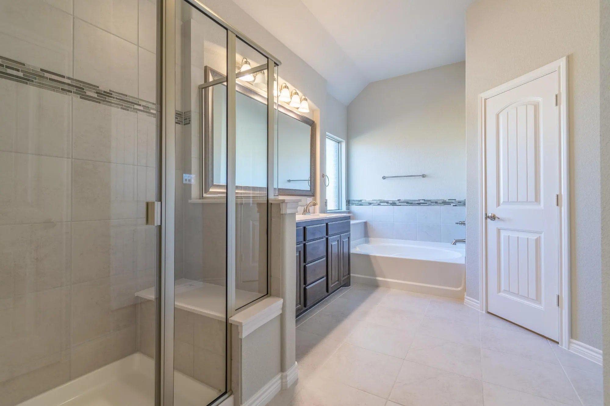 Primary Bathroom | Concept 2027 at Belle Meadows in Cleburne, TX by Landsea Homes