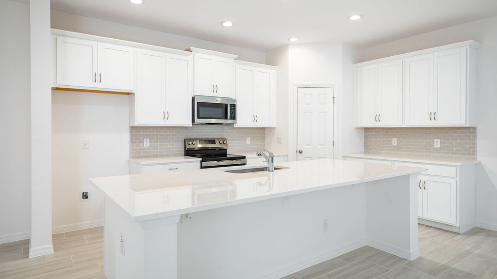 Kitchen | Lot 34 at Sunrise Ridge in Groveland, FL by Landsea Homes