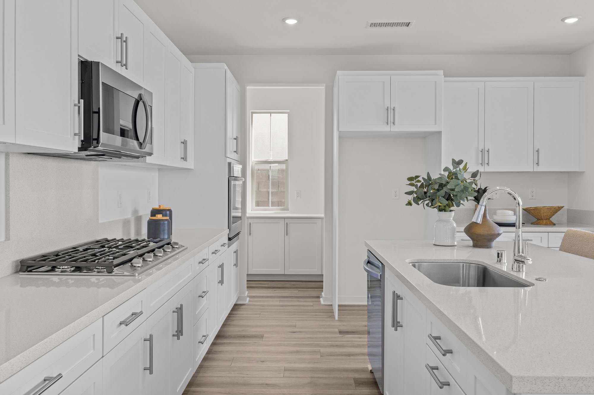 Kitchen | Lot 184 | Wildstar at Narra Hills in Fontana, CA by Landsea Homes