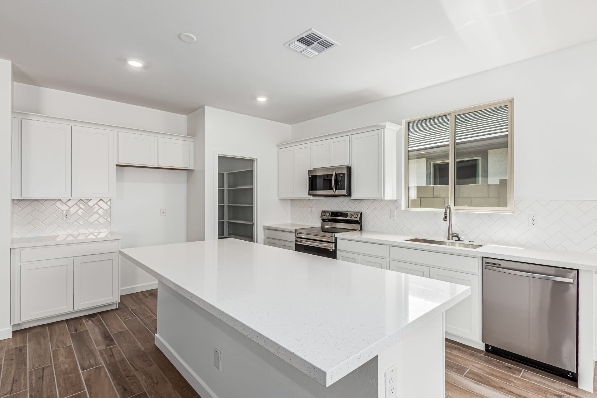 Lot 239 | Falcon Floorplan | The Villages at North Copper Canyon – Valley Series | New homes in Surprise, Arizona | Landsea Homes