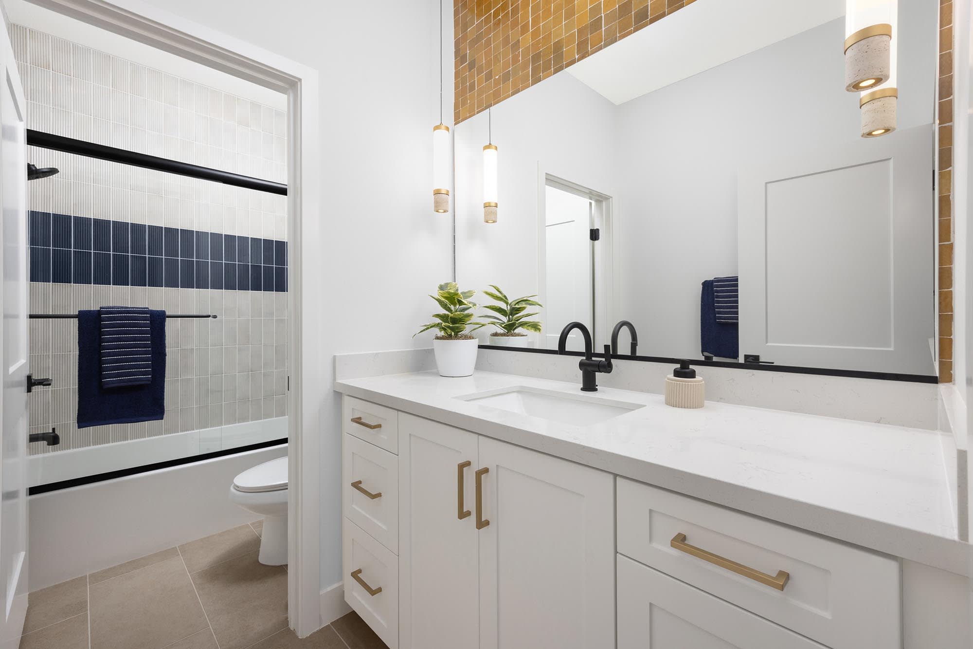 Bath – Plan Ten | Essex + Gage in Huntington Beach, CA by Landsea Homes