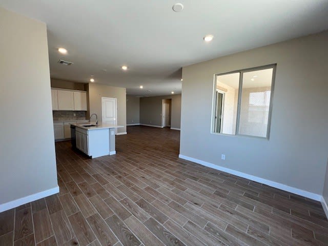 Lot 202 | Dining Room | Fremont | Bentridge – Peak Series | New Homes in Buckeye, AZ | Landsea Homes