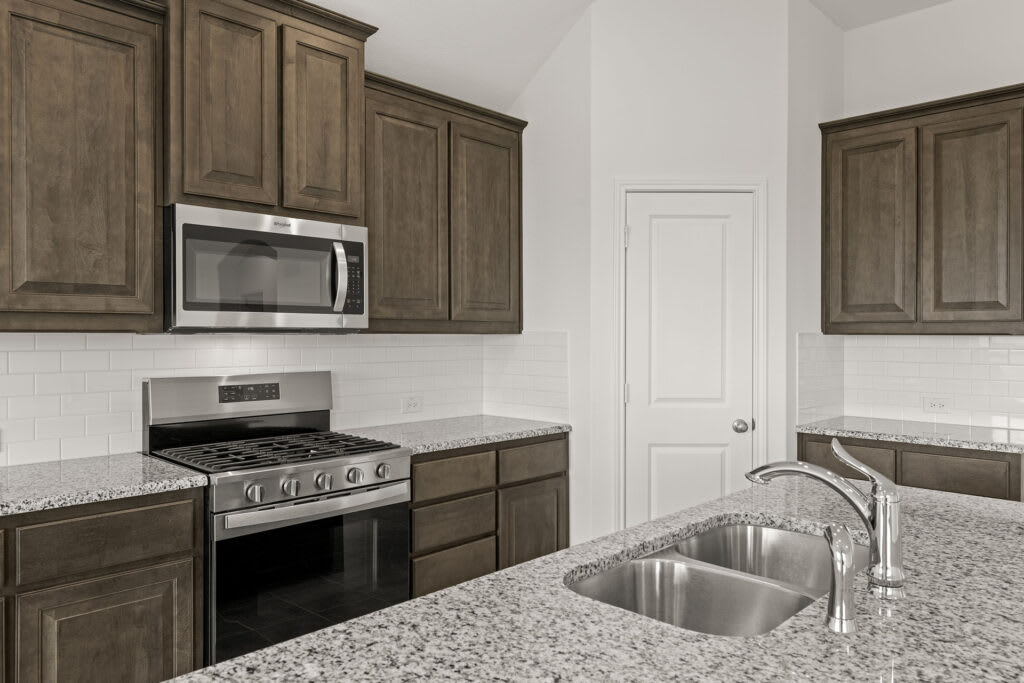 Kitchen | 919 Madeline Lane | Chisholm HIlls | New Homes in Cleburne, TX by Landsea Homes