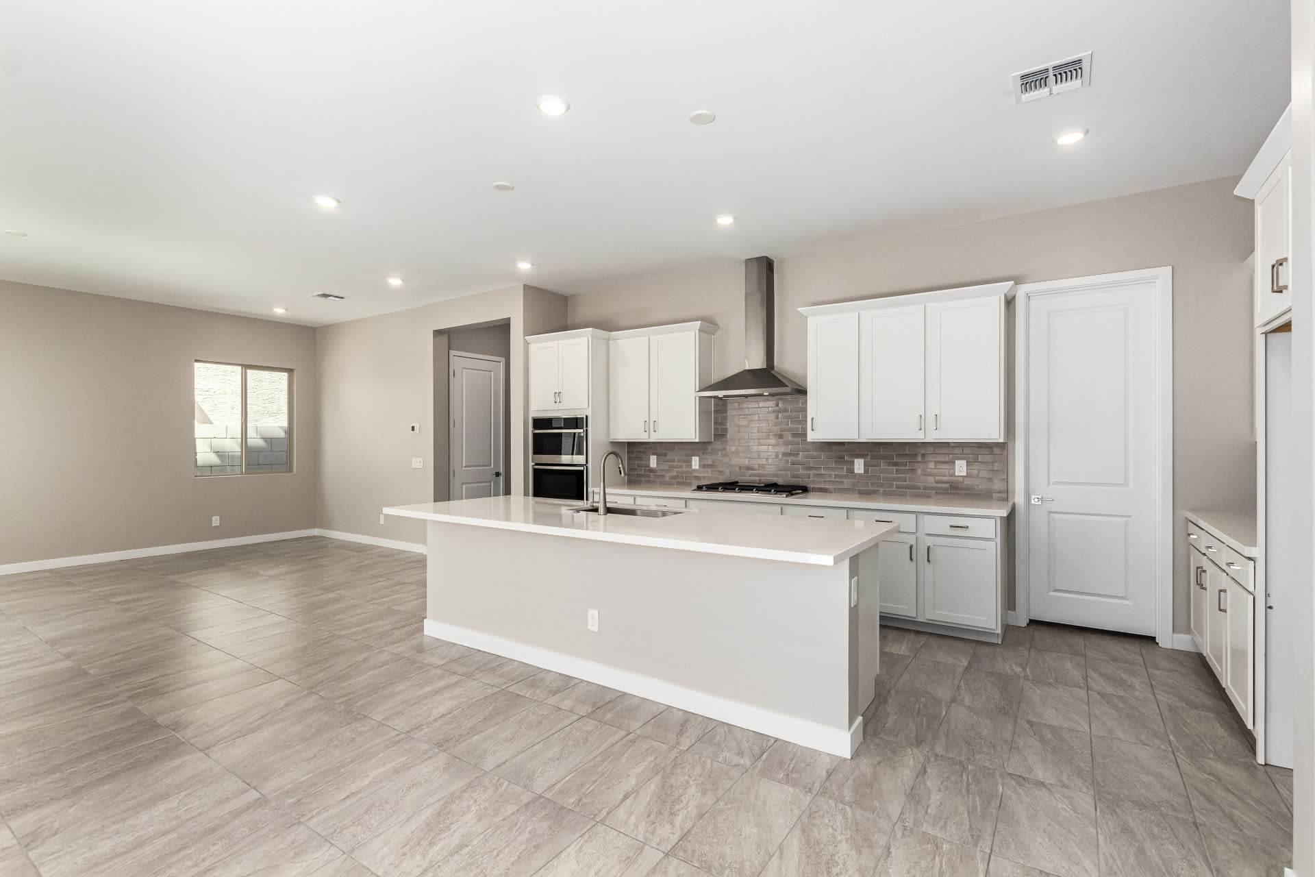 Lot 5 | Gourmet Kitchen | Virgo Floorplan at Rialta | New Homes in Mesa, AZ by Landsea Homes