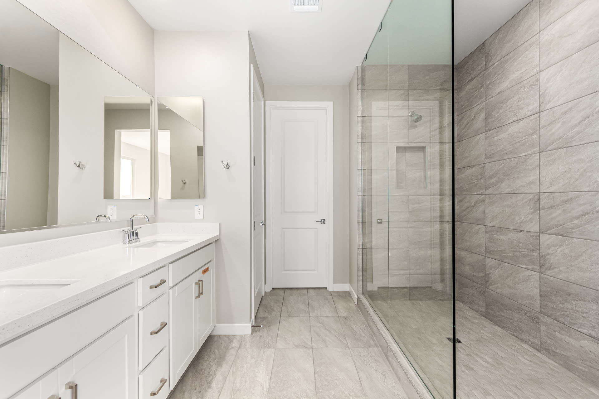 Lot 5 | Primary Bathroom | Virgo Floorplan at Rialta | New Homes in Mesa, AZ by Landsea Homes