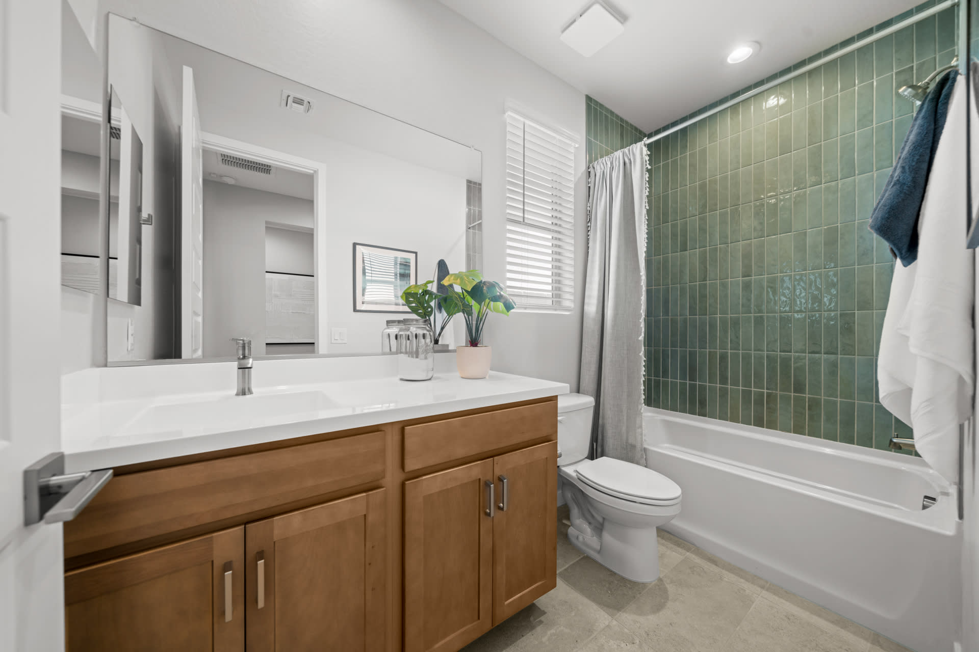 Bathroom 2 | Radiance Floorplan | Elara at Moonlight | New Homes in Maricopa, AZ by Landsea Homes