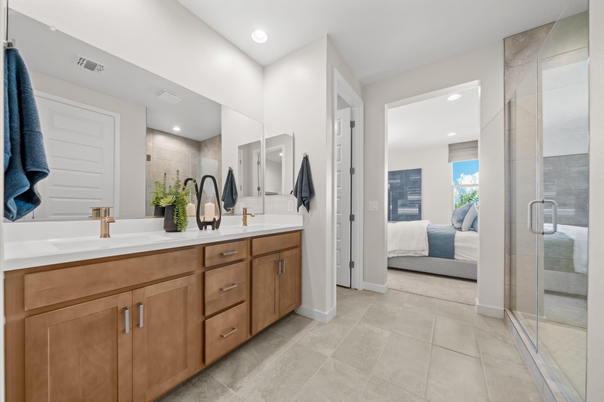 Primary Bathroom | Radiance Floorplan | Elara at Moonlight | New Homes in Maricopa, AZ by Landsea Homes