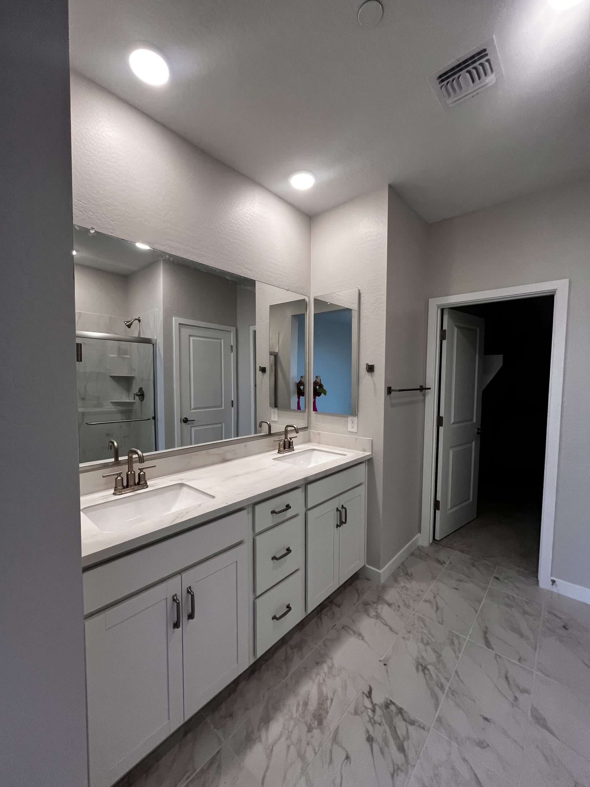 Lot 44 | Primary Bathroom | Mira Vista at Victory in Buckeye, AZ by Landsea Homes