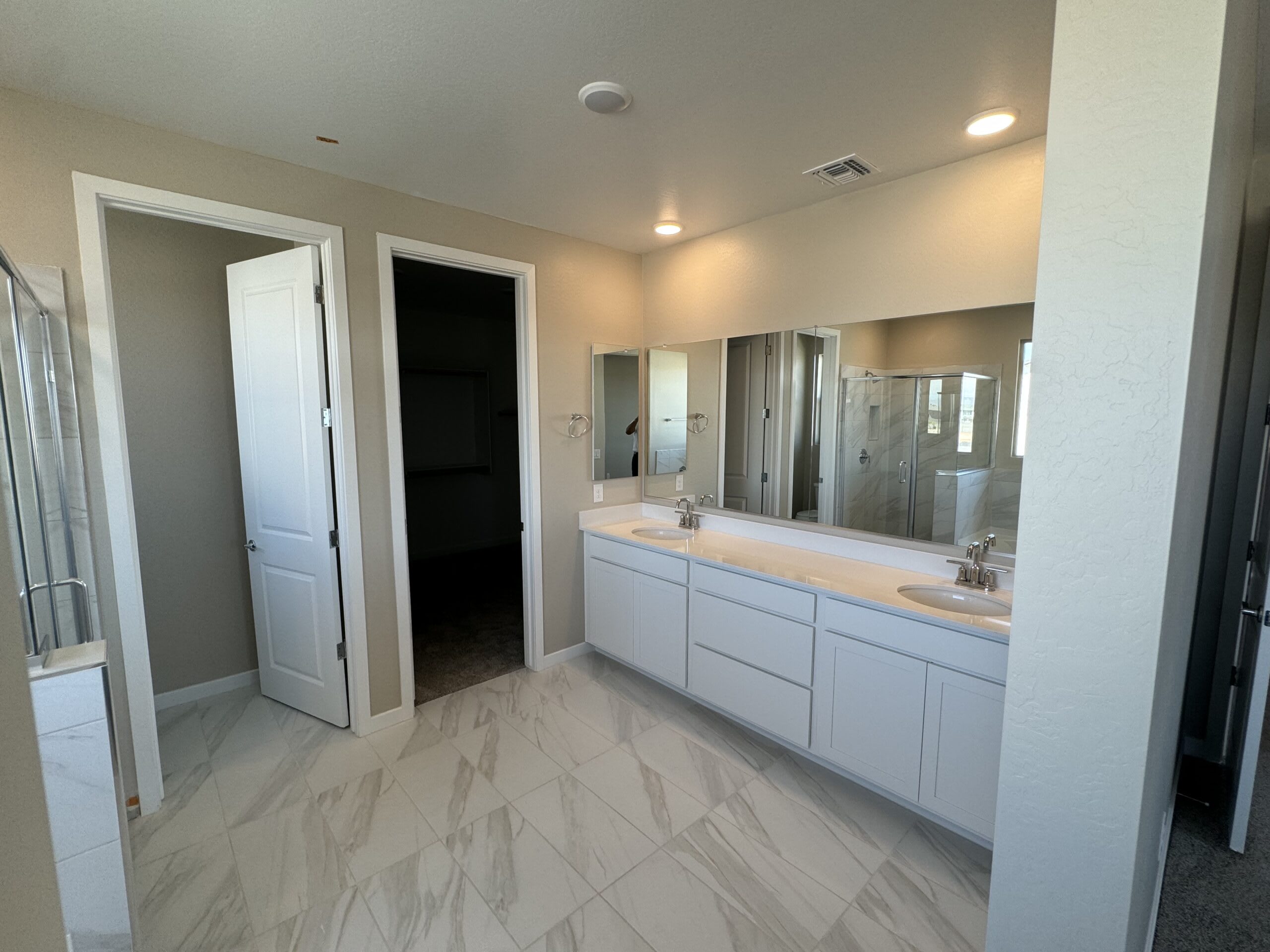 Primary Bathroom | Grand 5G Floorplan | Wildera – Peak Series | New Homes in San Tan Valley, AZ | Landsea Homes